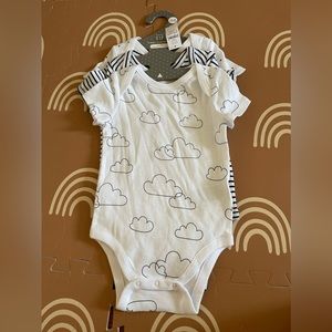 3 pack gap bodysuits NWT 18-24m